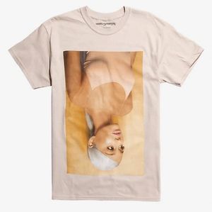 Hot Topic Ariana Grande Shirt Size Medium